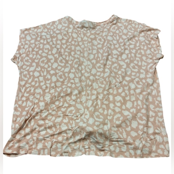 Apt. 9 light pink and White Leopard Print short sleeved Tee / size Large - Picture 3 of 7